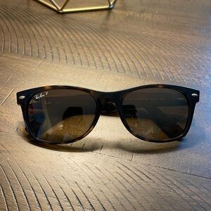 Ray Ban New Wayfarer RB2132 - Tortoise, Polarized, Authentic